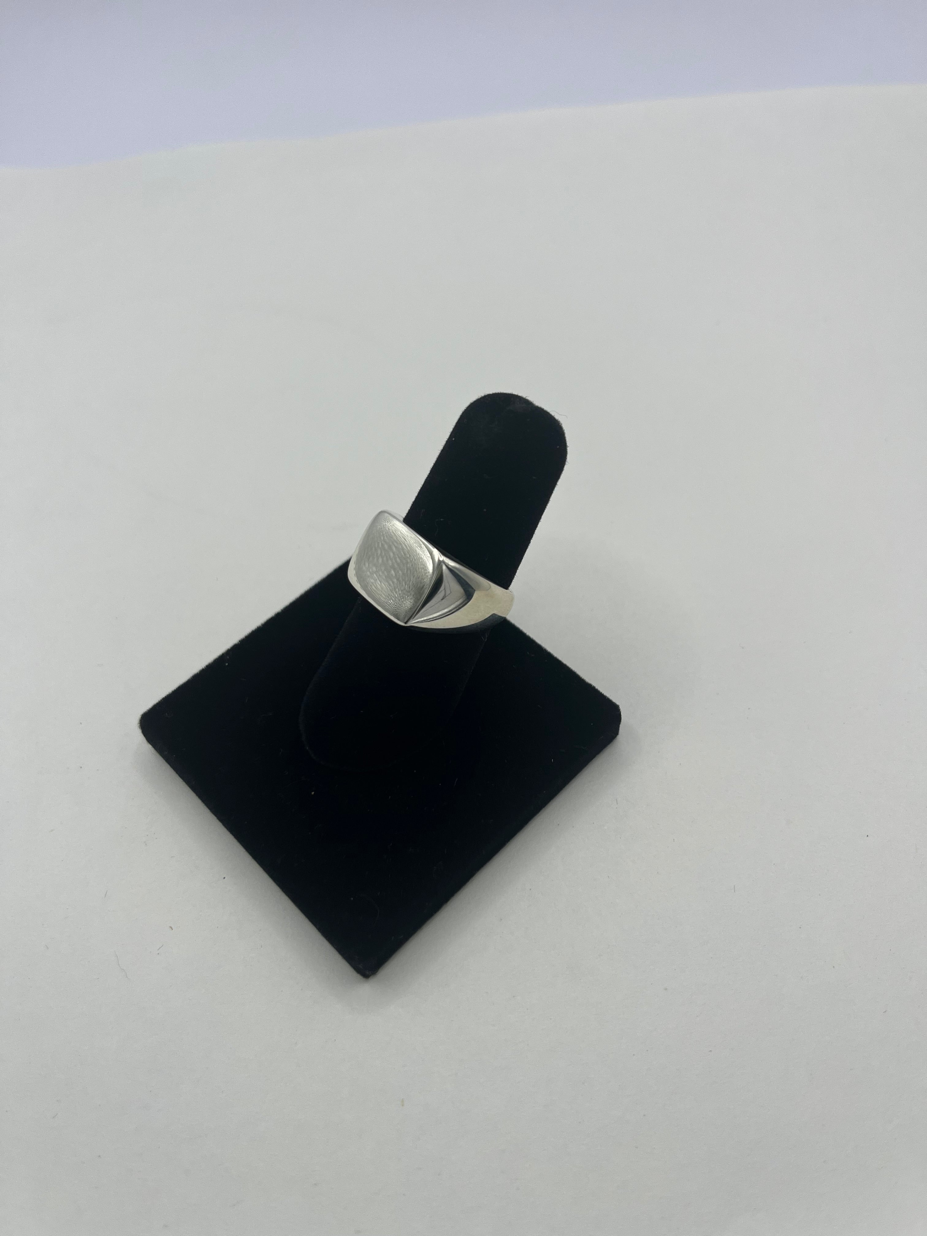 Square Signet